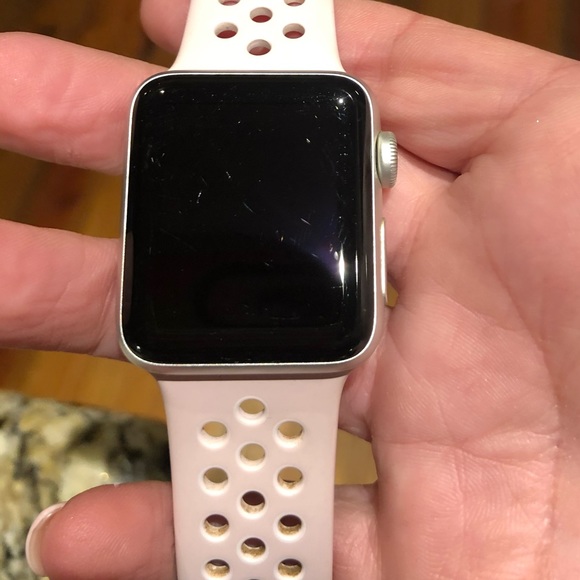 EUC Series 3 Nike GPS 38mm Apple Watch - Picture 3 of 6